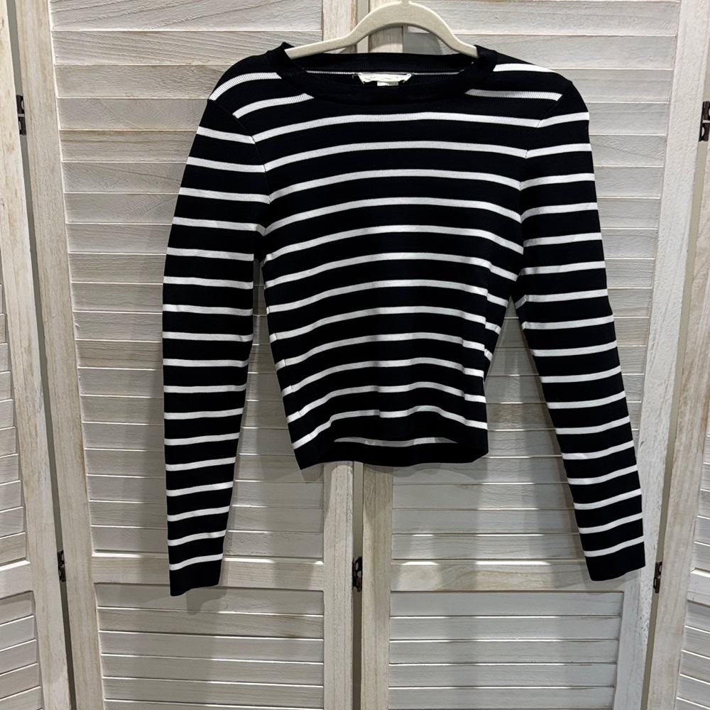 Elegant Black and White Striped Long Sleeve Top